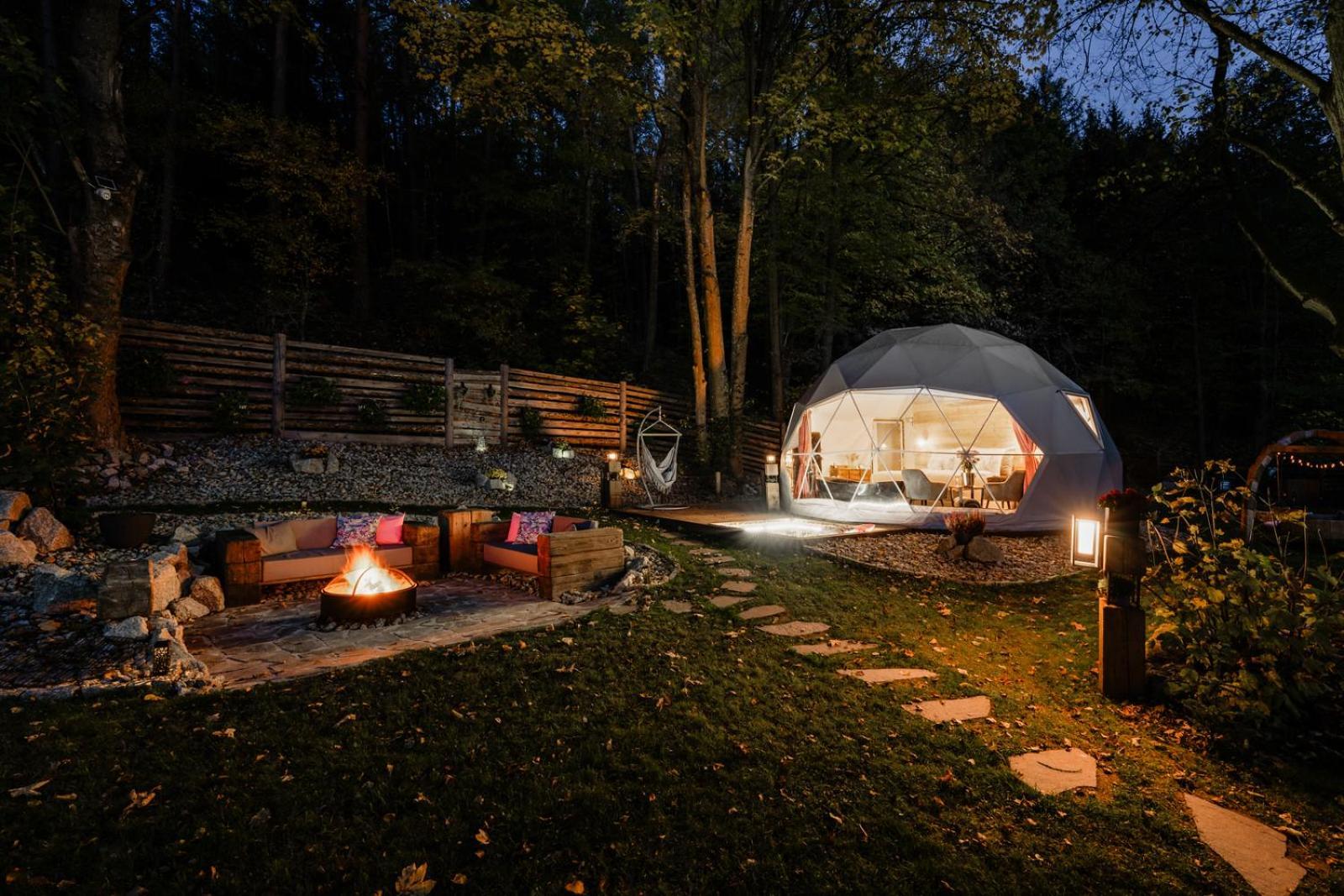 Forrest Glamp Mimo Luxury tent Jablonne v Podjestedi